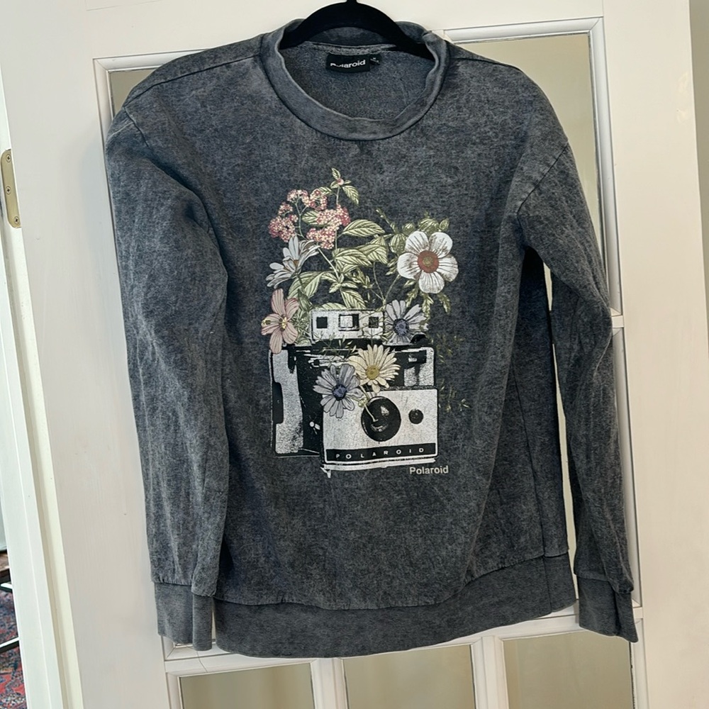 Polaroid brand sweater size medium flowers and grey texture